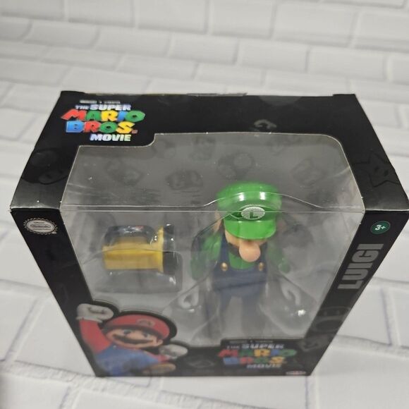 Nintendo The Super Mario Bros. Movie Luigi Figure with Flashlight Accessory - Picture 5 of 6